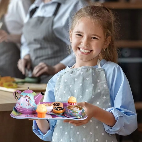 ZESTAW DO HERBATY W WALIZCE JEDNOROŻEC DZBANEK TACKA TALERZYKI FILIŻANKI